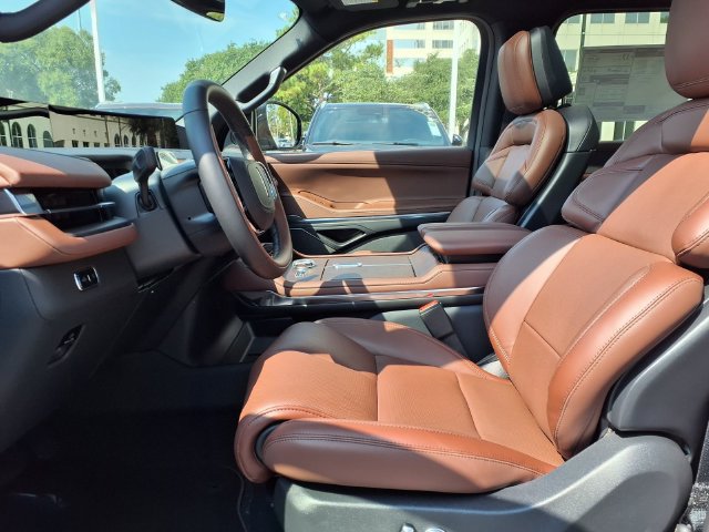 New 2027 Lincoln Navigator Reserve AWD/4WD image 7