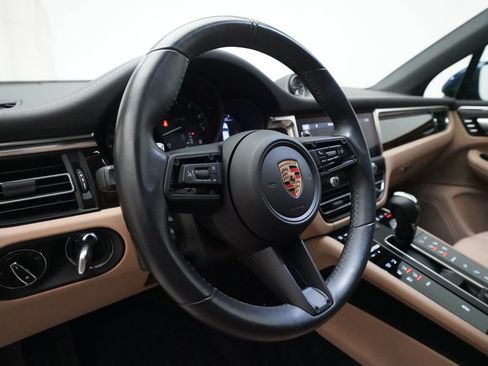 Certified 2024 Porsche Macan AWD/4WD image 8