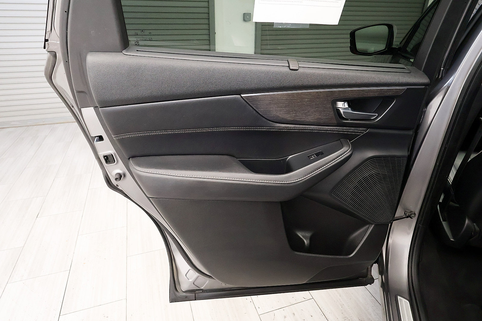 Used 2023 Acura MDX w/ Advance Package AWD/4WD image 16