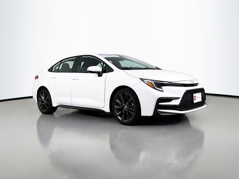 Certified 2025 Toyota Corolla SE FWD image 1