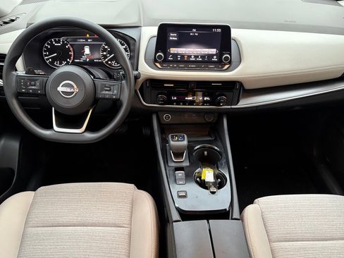 Used 2022 Nissan Rogue SV image 11