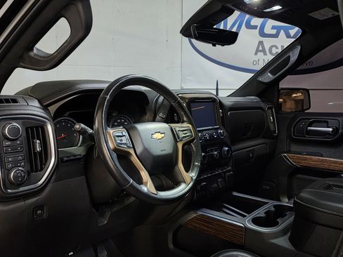 Used 2019 Chevrolet Silverado 1500 High Country w/ Technology Package AWD/4WD image 10