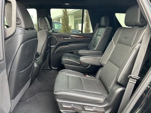 Used 2023 Cadillac Escalade Premium Luxury image 21