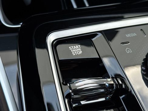 New 2026 BMW 760i xDrive w/ Premium Package image 25