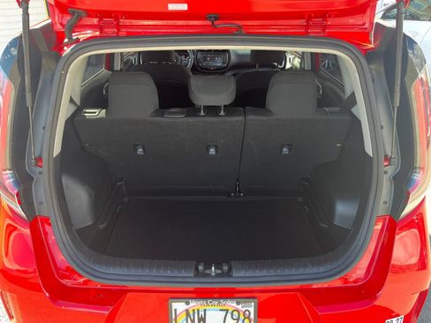 Used 2025 Kia Soul LX w/ LX Technology Package FWD image 24