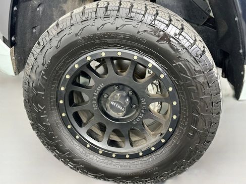 Used 2025 Toyota Tundra Platinum AWD/4WD image 32