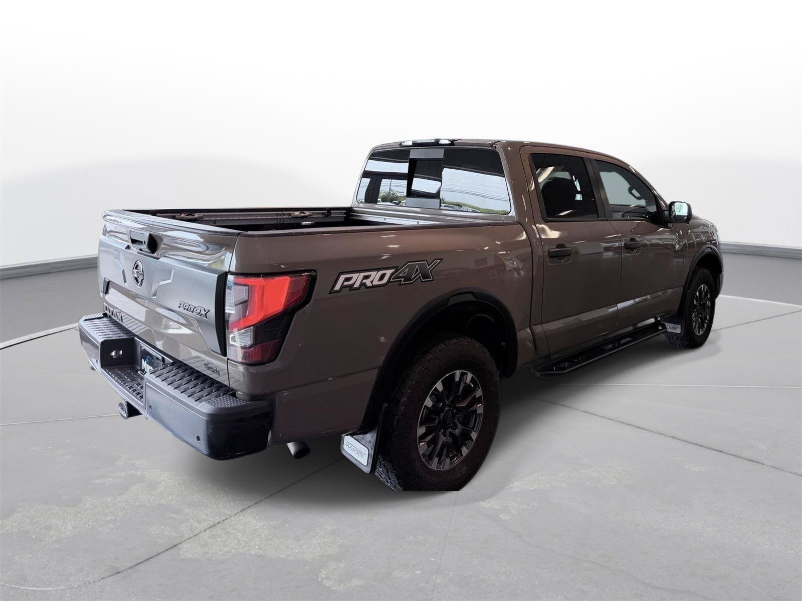 Used 2021 Nissan Titan PRO-4X w/ Pro-4x Utility Package AWD/4WD image 10