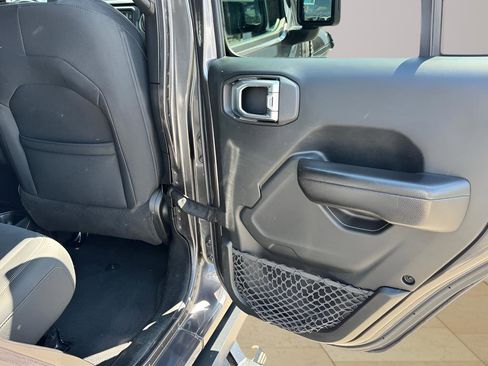 Used 2018 Jeep Wrangler Unlimited Sport S AWD/4WD image 11