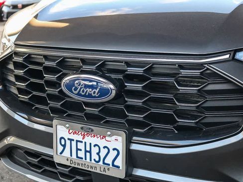 Used 2024 Ford Escape ST-Line w/ Cold Weather Package FWD image 5