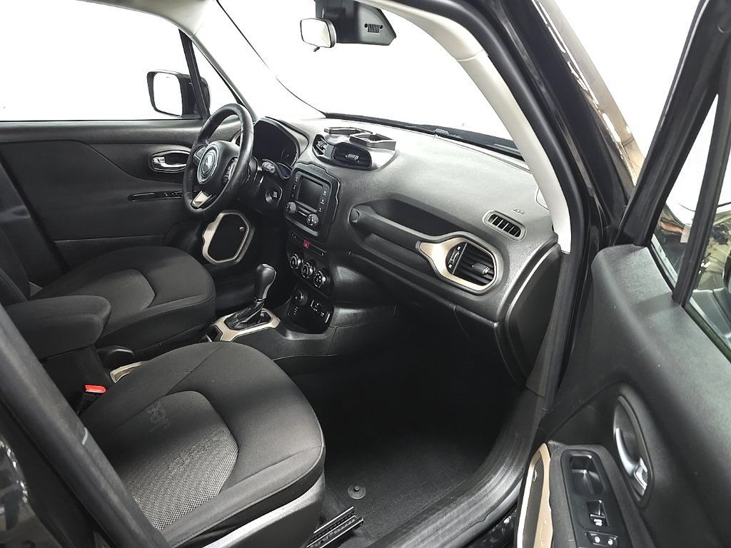 Used 2016 Jeep Renegade Latitude w/ Cold Weather Group AWD/4WD image 15