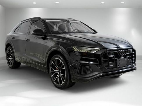 Used 2019 Audi Q8 Prestige w/ Luxury Package AWD/4WD image 6