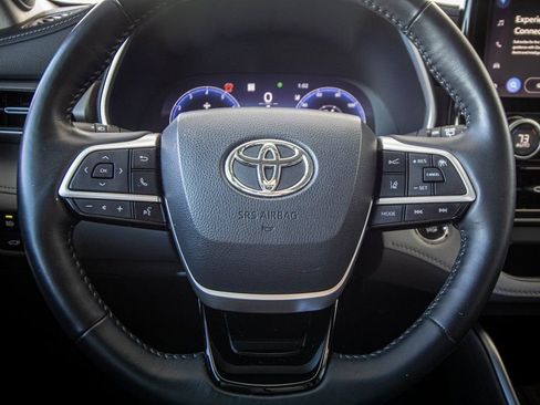 Used 2023 Toyota Highlander Limited image 30