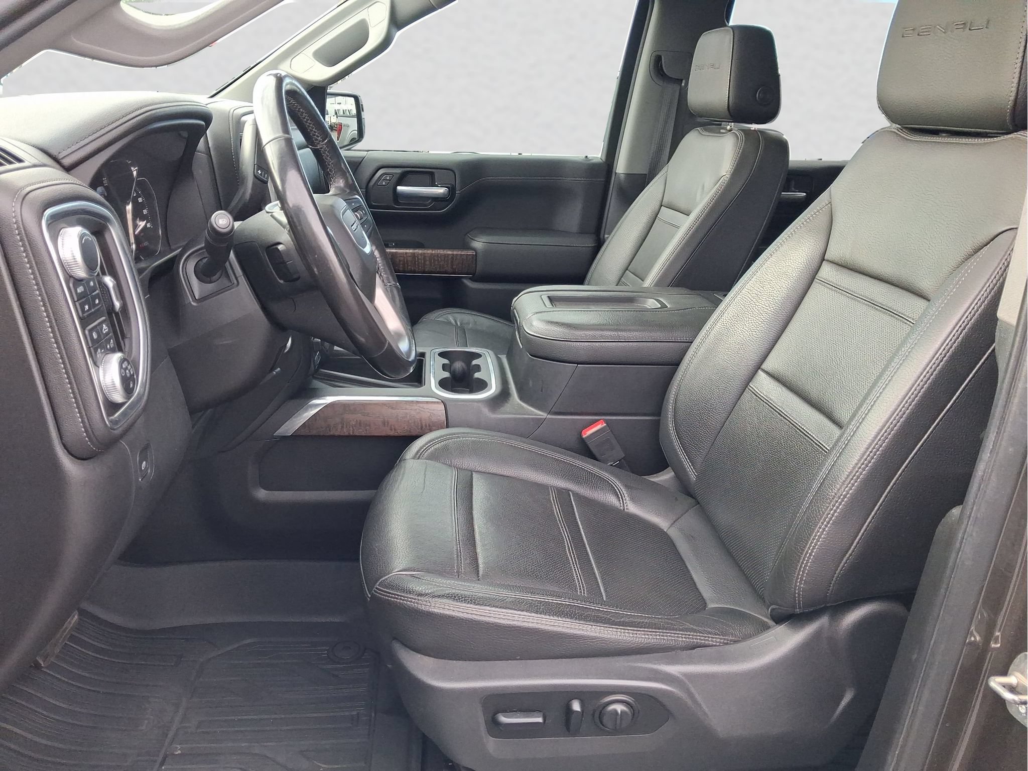 Used 2019 GMC Sierra 1500 Denali w/ Driver Alert Package II AWD/4WD image 10