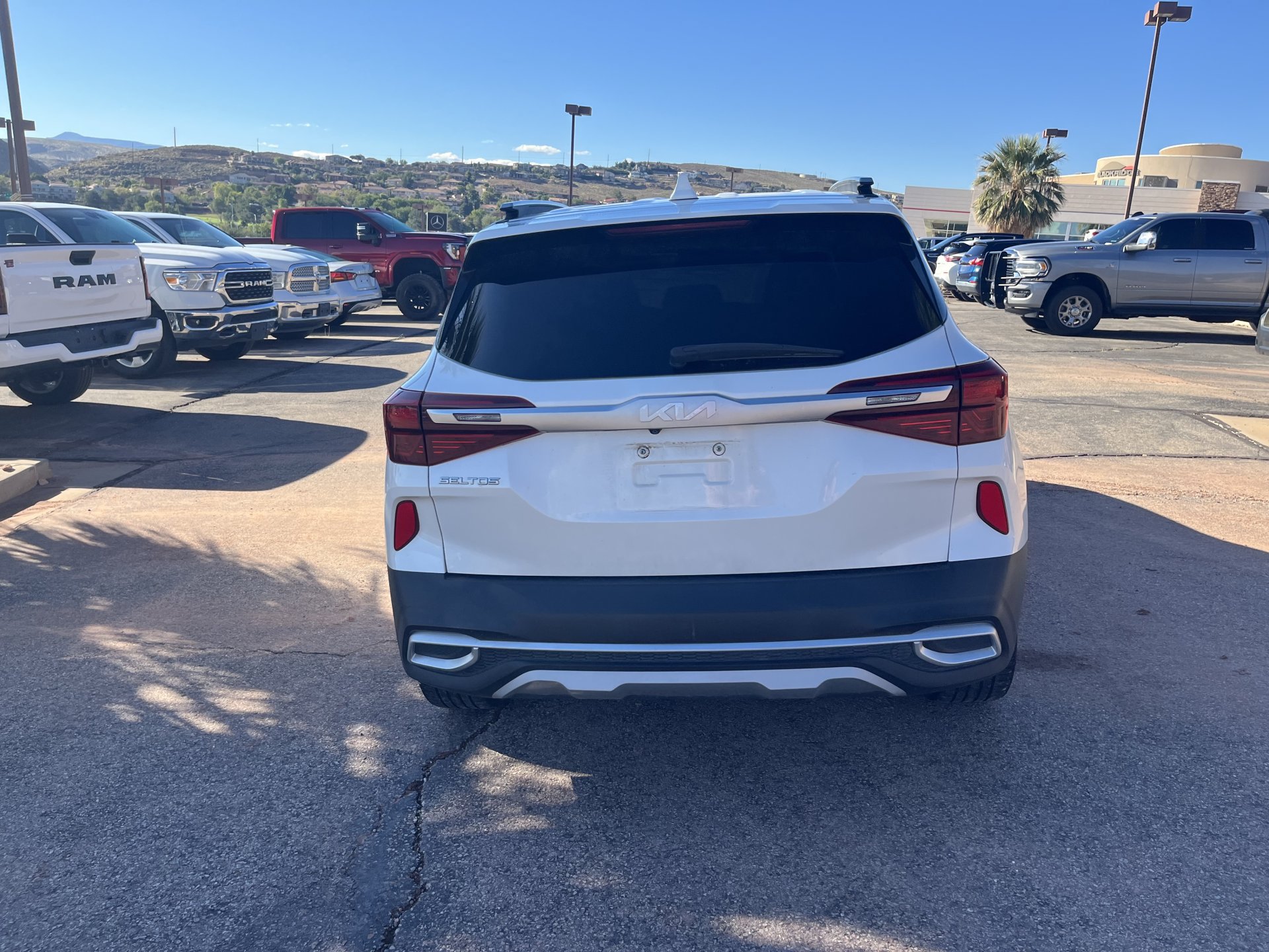 Used 2022 Kia Seltos SX w/ Sunroof Package AWD/4WD image 3