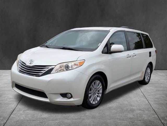 Used 2017 Toyota Sienna XLE Premium FWD image 9