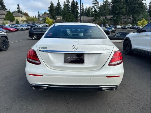Used 2017 Mercedes-Benz E 300 4MATIC image 5