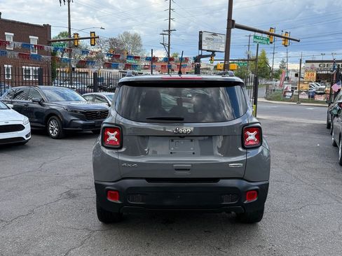 Used 2021 Jeep Renegade Latitude w/ Convenience Group image 3