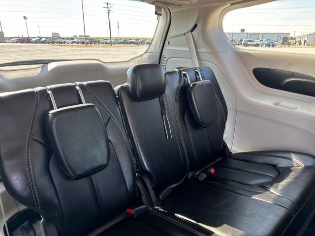 Used 2024 Chrysler Pacifica Touring-L FWD image 18