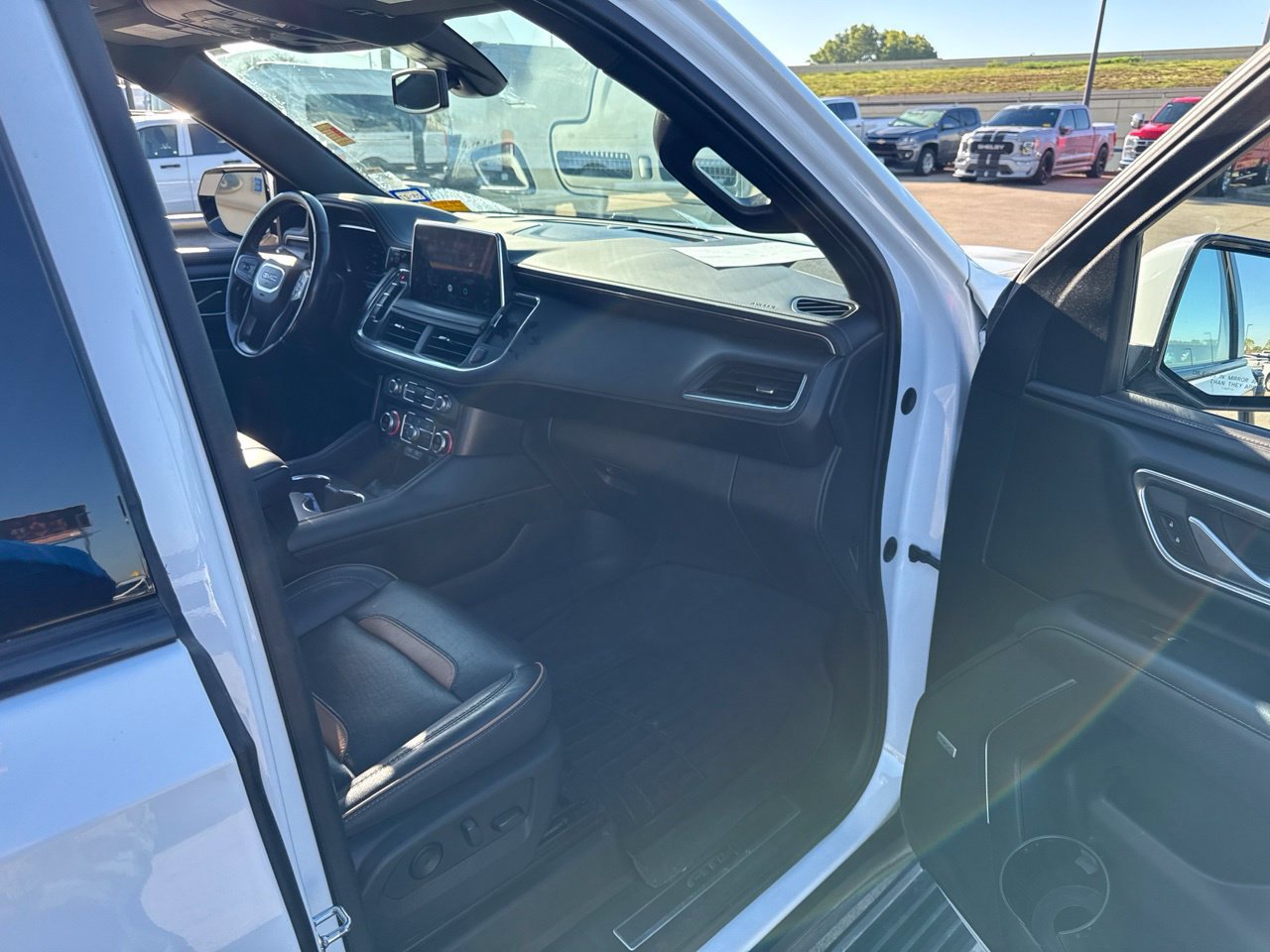 Used 2022 GMC Yukon XL AT4 w/ Max Trailering Package AWD/4WD image 15