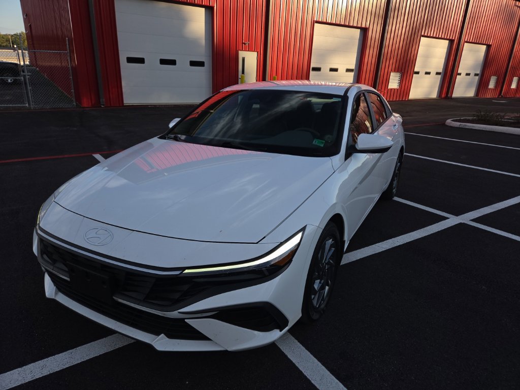Certified 2024 Hyundai Elantra SEL FWD image 2