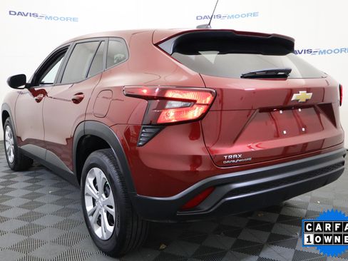 Certified 2025 Chevrolet Trax LS image 9