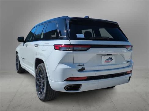 New 2025 Jeep Grand Cherokee Summit image 6