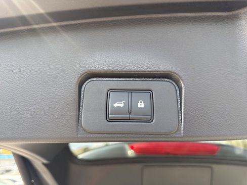 Used 2023 Nissan Rogue SL w/ SL Premium Package image 32