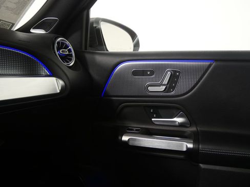 Used 2021 Mercedes-Benz GLB 250 4MATIC image 25