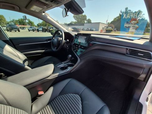Used 2022 Toyota Camry SE FWD image 27