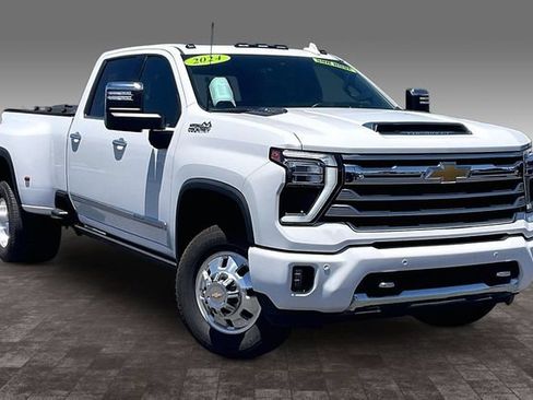 Used 2024 Chevrolet Silverado 3500 High Country w/ High Country Premium Package AWD/4WD image 11