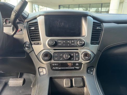 Used 2017 GMC Yukon XL SLT w/ Premium Edition image 9