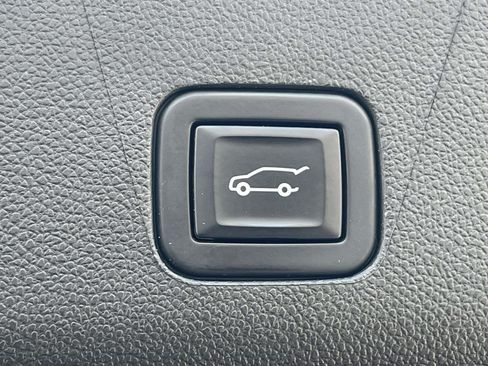 Used 2022 GMC Yukon Denali AWD/4WD image 11