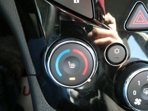 Used 2020 Chevrolet Sonic LT w/ Convenience Package image 26