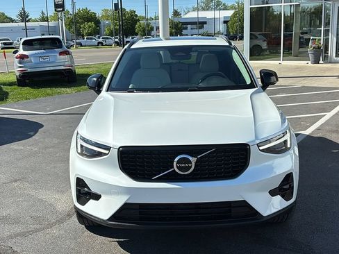 Certified 2026 Volvo XC40 B5 Plus AWD/4WD image 5