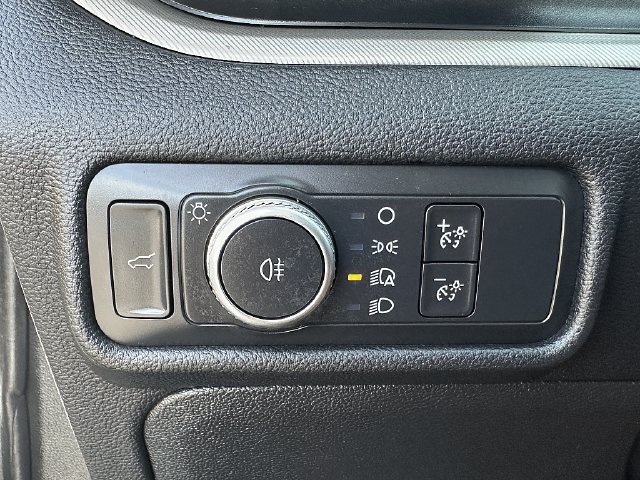 Used 2020 Ford Explorer XLT w/ Equipment Group 202A AWD/4WD image 24