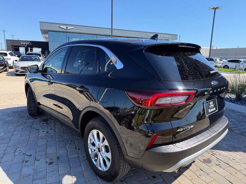 Used 2023 Ford Escape Active AWD/4WD image 3