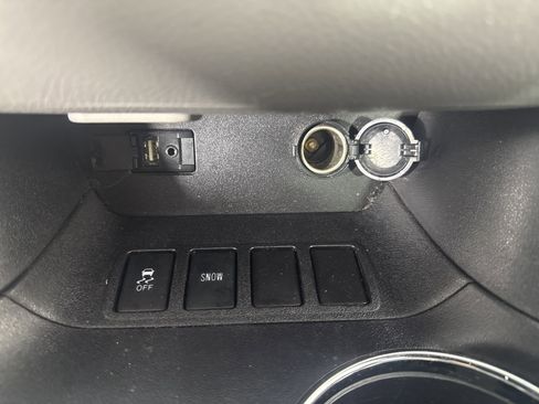 Used 2016 Toyota Highlander LE image 29