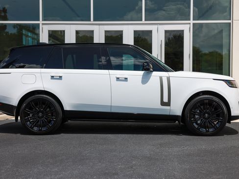 Used 2025 Land Rover Range Rover Long Wheelbase SE AWD/4WD image 15