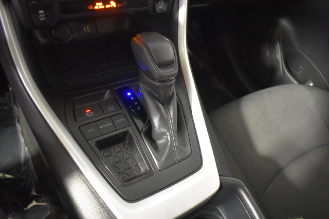 Used 2025 Toyota RAV4 XLE FWD image 24