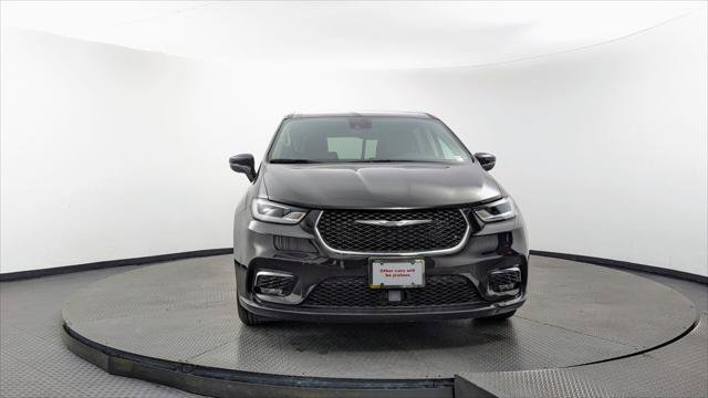 Used 2023 Chrysler Pacifica Touring-L FWD image 12