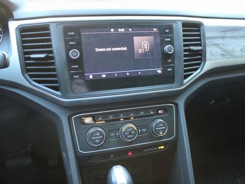 Used 2020 Volkswagen Atlas Cross Sport SE w/ Towing Package image 6