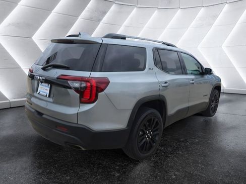 Used 2023 GMC Acadia SLT w/ Elevation Edition image 5