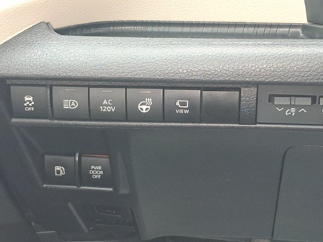Used 2024 Toyota Sienna Platinum FWD image 35