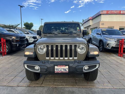 Used 2020 Jeep Gladiator Overland image 3