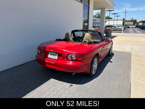 Used 2004 MAZDA MX-5 Miata w/ Convenience Pkg RWD image 5