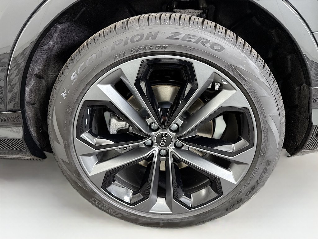 Used 2026 Audi Q7 3.0T Premium Plus AWD/4WD image 33