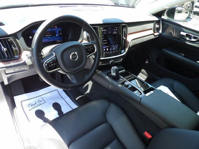 Certified 2025 Volvo S60 T8 Plus AWD/4WD image 10