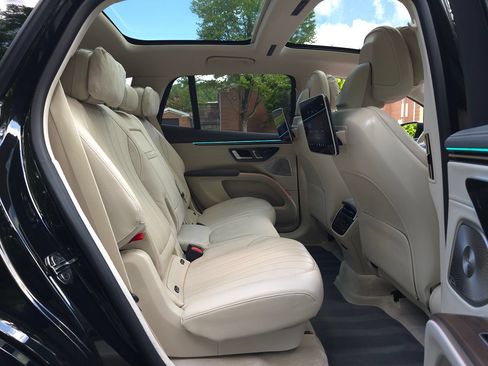 Used 2023 Mercedes-Benz EQS 580 4MATIC SUV image 19