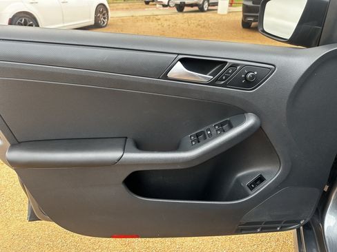 Used 2016 Volkswagen Jetta S FWD image 9