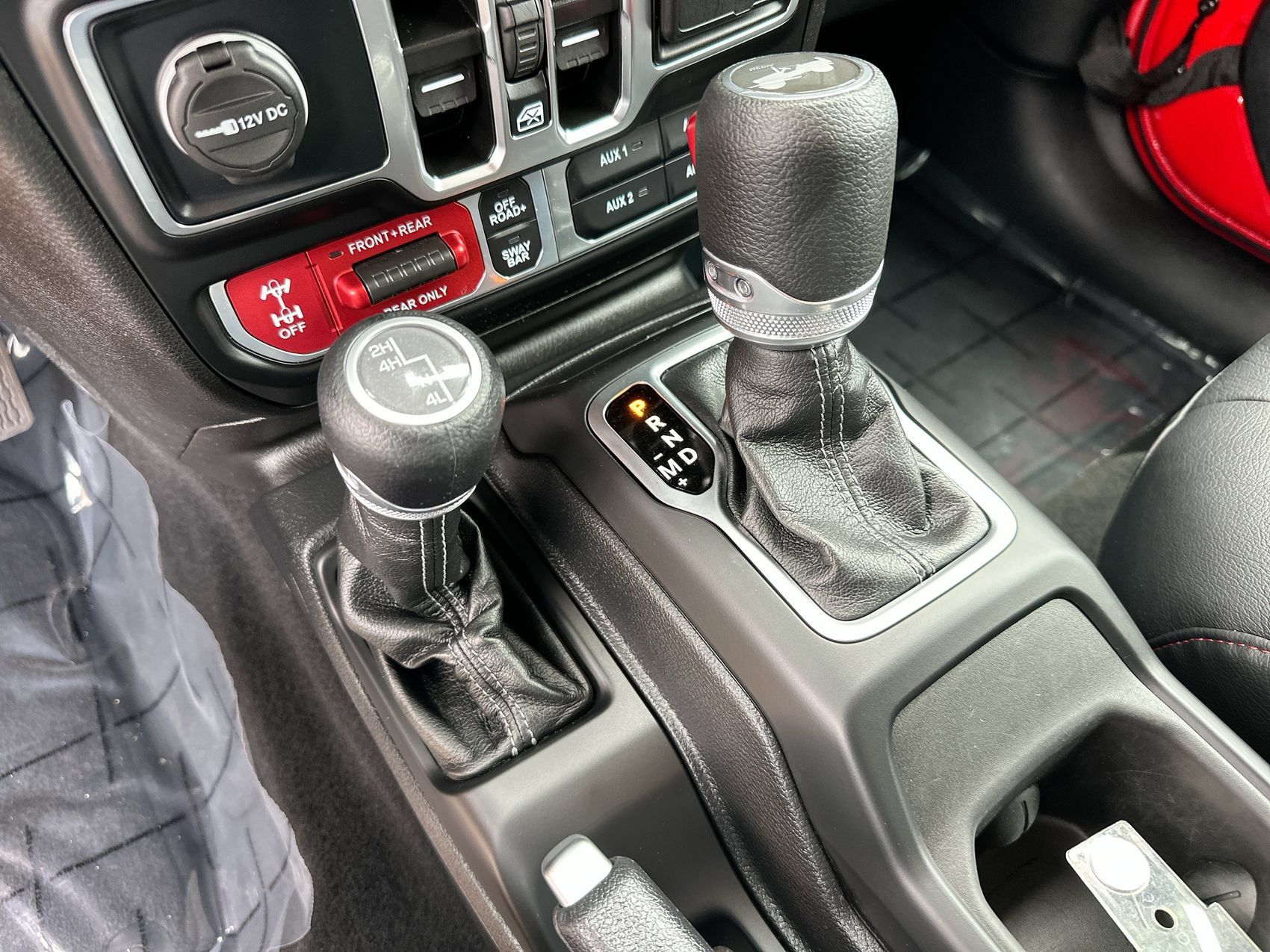 Used 2025 Jeep Wrangler Unlimited Rubicon AWD/4WD image 19